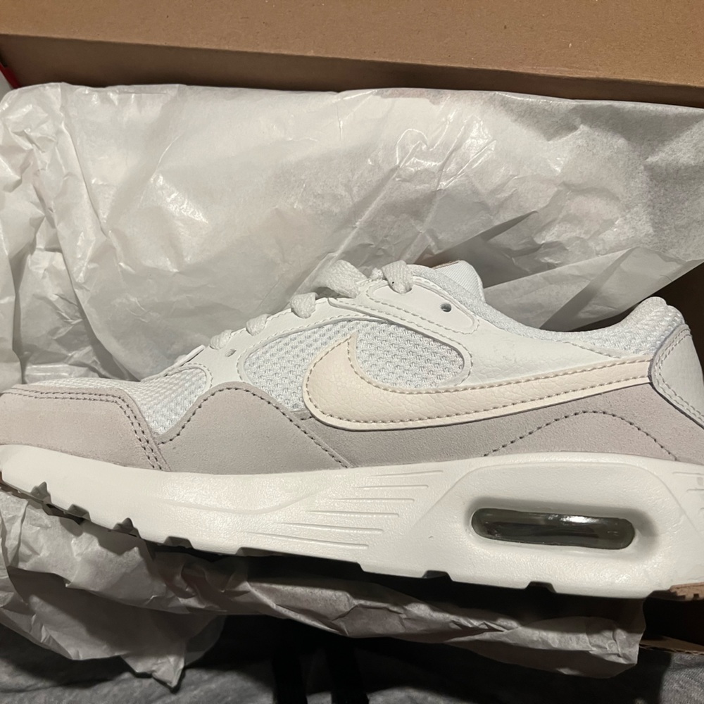 White and tan Nike air max sc.   size 6.5